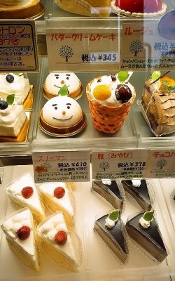 あにまるからスノーマンに変身中 テロワール 青梅 ケーキ 小作駅 バースデーケーキ